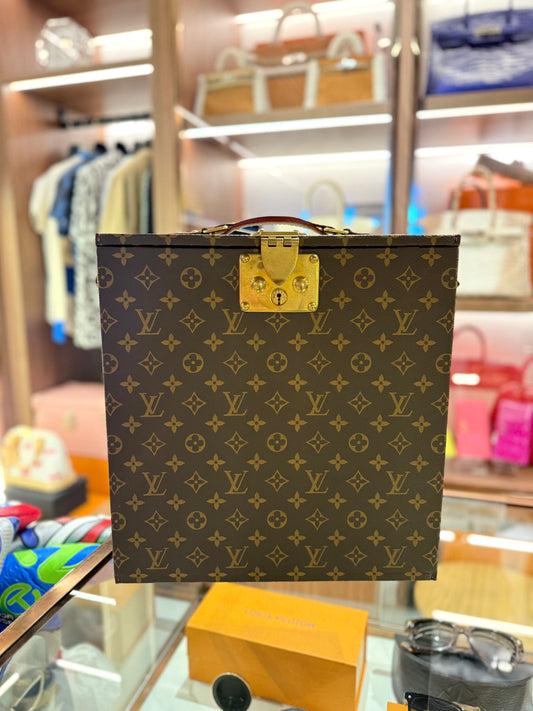 Louis Vuitton Wine Trunk Monogram Canvas M21830