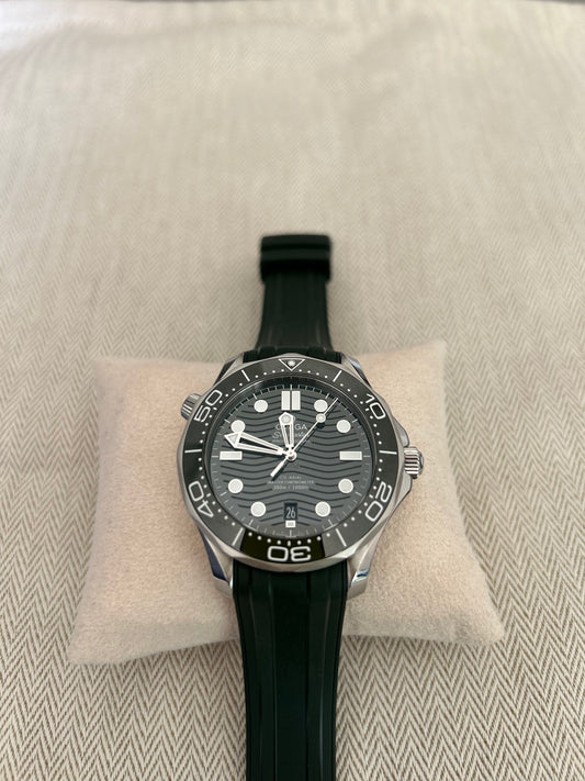 Omega Seamaster Master Chronometer 210.32.42.20.10.001 42mm Steel Green Dial Without Box and Papers. 2022 Years.