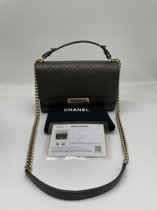 Chanel Grained Calfskin Quilted Medium Label Click Flap Bag Khaki
Pristine Condition
Inclusions: Dust Bag and Entrupy Certificate