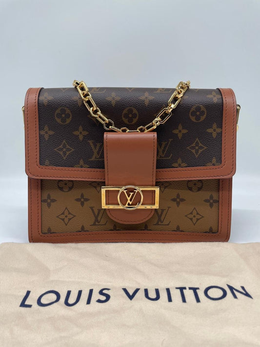 Louis Vuitton Brown DAuphine MM Shoulder Bag 
Pristine Condition
Inclusions: Gust Bag