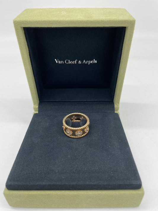 VCA Perlee Clovers Rings 18K Yellow Gold Diamond Size 15
With Original box and Certificate
