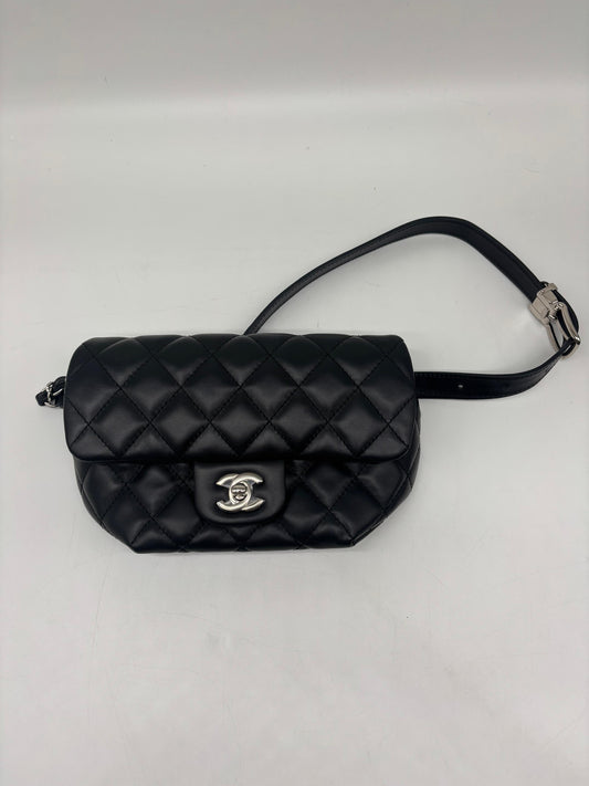 Chanel Calfskin Quilted CC Uniform Flap beltbag black
Unused
No inclusions