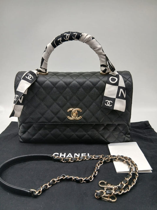 Chanel Flap Bag top Handle Grained Calfskin Noir
Excellent condition
Inclusions: original Dust Bag, purchase receipt, strap