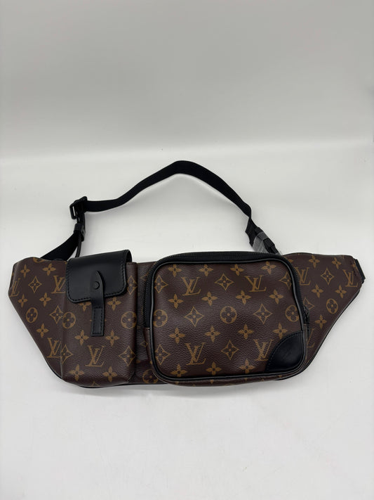 Louis Vuitton Brown Monogram Macassar Christopher Bumbag
Unused
Inclusions: Dustbag