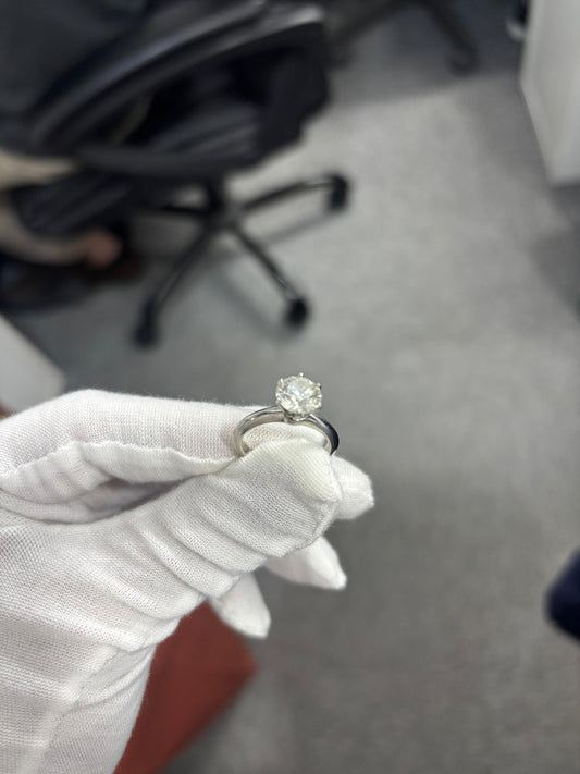 Tiffany & Co Pt950 Diamong Ring 1.72ct H VS1 3EX 5.40g
Size 5 (US)
Comes With: Box, Certificate and Store Receipt