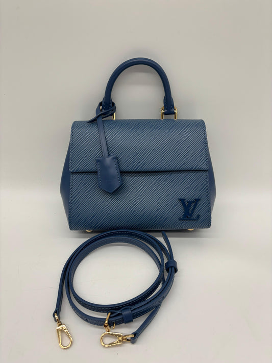 LV Cluny Mini Handbag Blue Epi leather
In Very Good Condition
Inclusions: Shoulder Strap