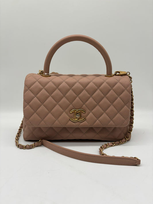 Chanel Coco Handle Bag beige Size 30
In Excellent Condition
No Inclusions