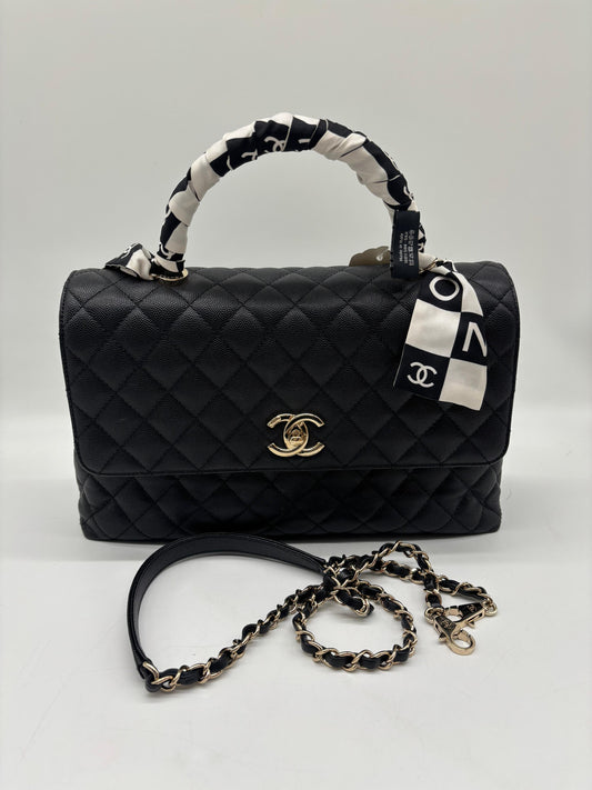 Chanel Flap Bag Top Handle Grained Caviar Noir
Size 35
In Excellent Condition
No Inclusions