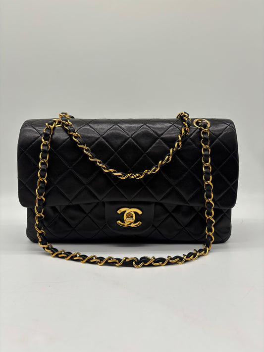 Chanel Classic Double Flap Medium 25 in Black Lambskin Leather and Gold HW
In Excellent Condition
Inclusions: Dustbag, Box, Authenticity Card
