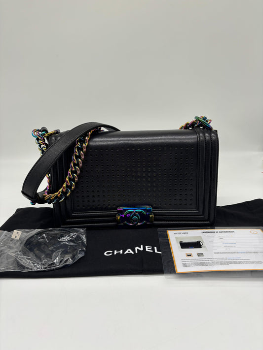 Chanel Black Caviar Quilted Classic Flap Medium

Excellent Condition

No inclusions