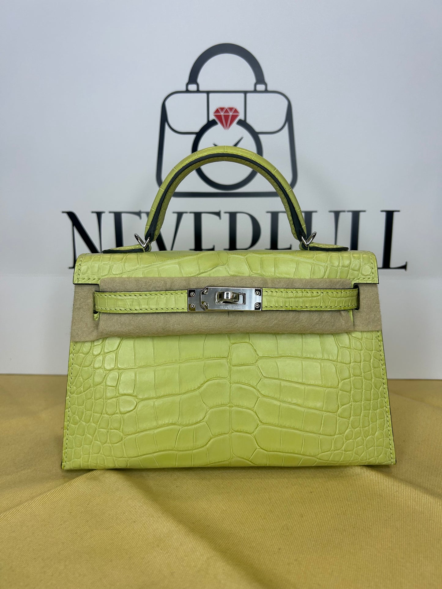 Hermes Kelly 20 Crocodile PHW 2022 New Full Set