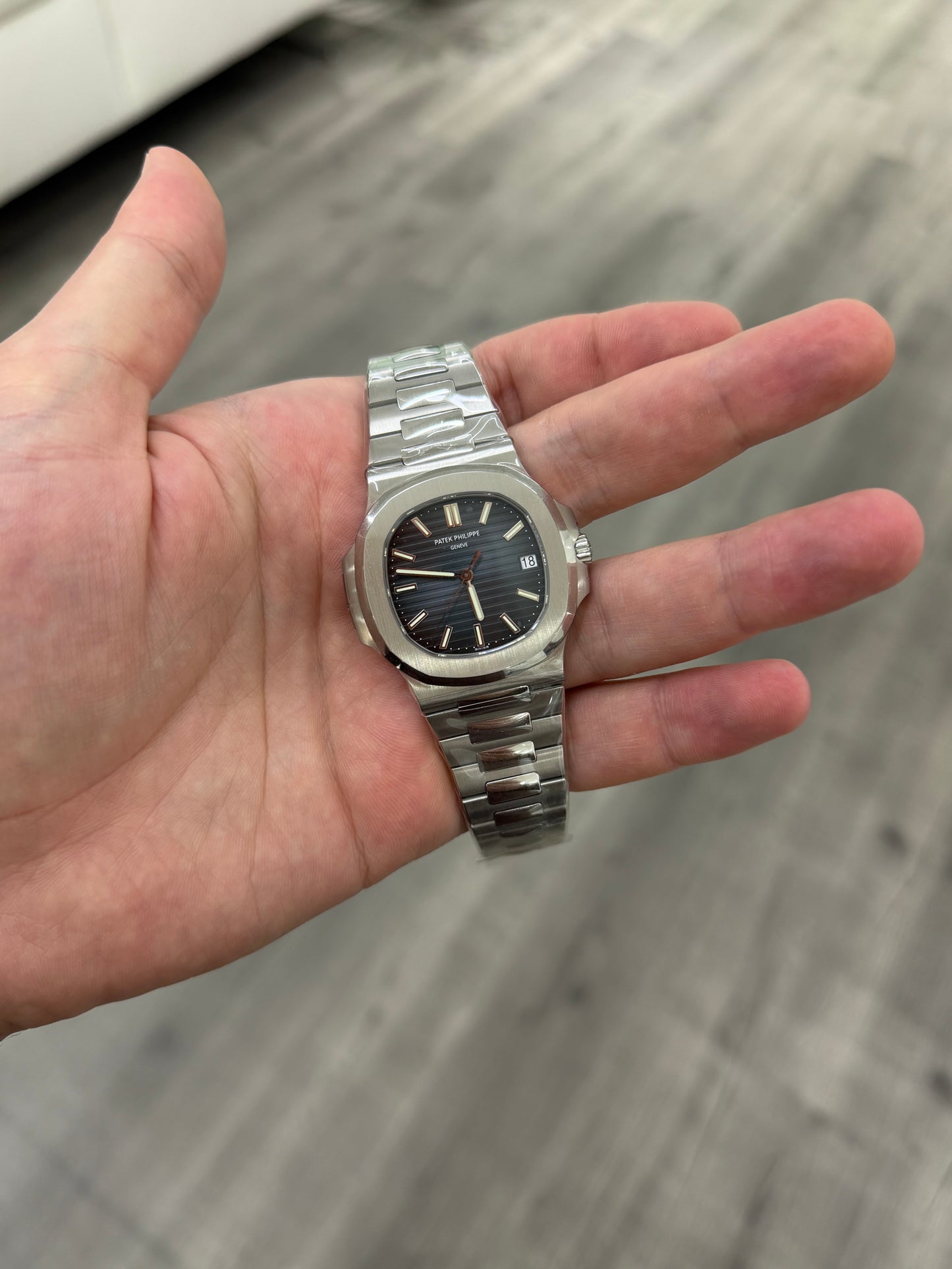 Patek Philippe 5711/1A-010 UNUSED 2011 Full Set. Never Polished