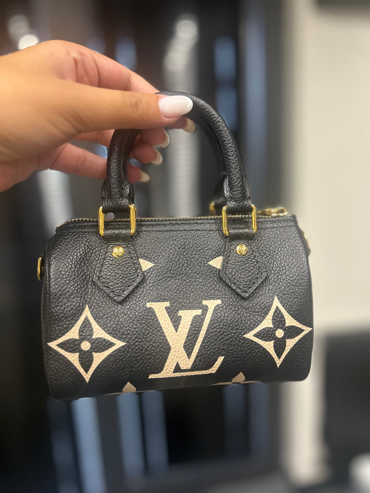 Louis Vuitton Mini Monogram Handbag with Shoulder Strap – Like New