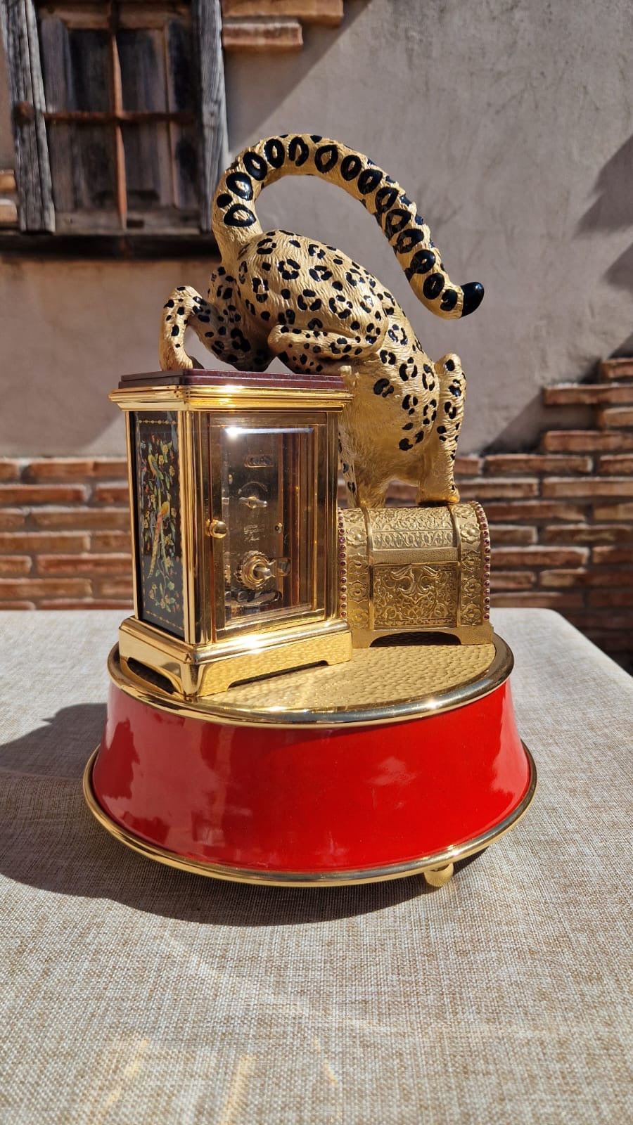 CARERERAY CARRERA 
Leopard with clock