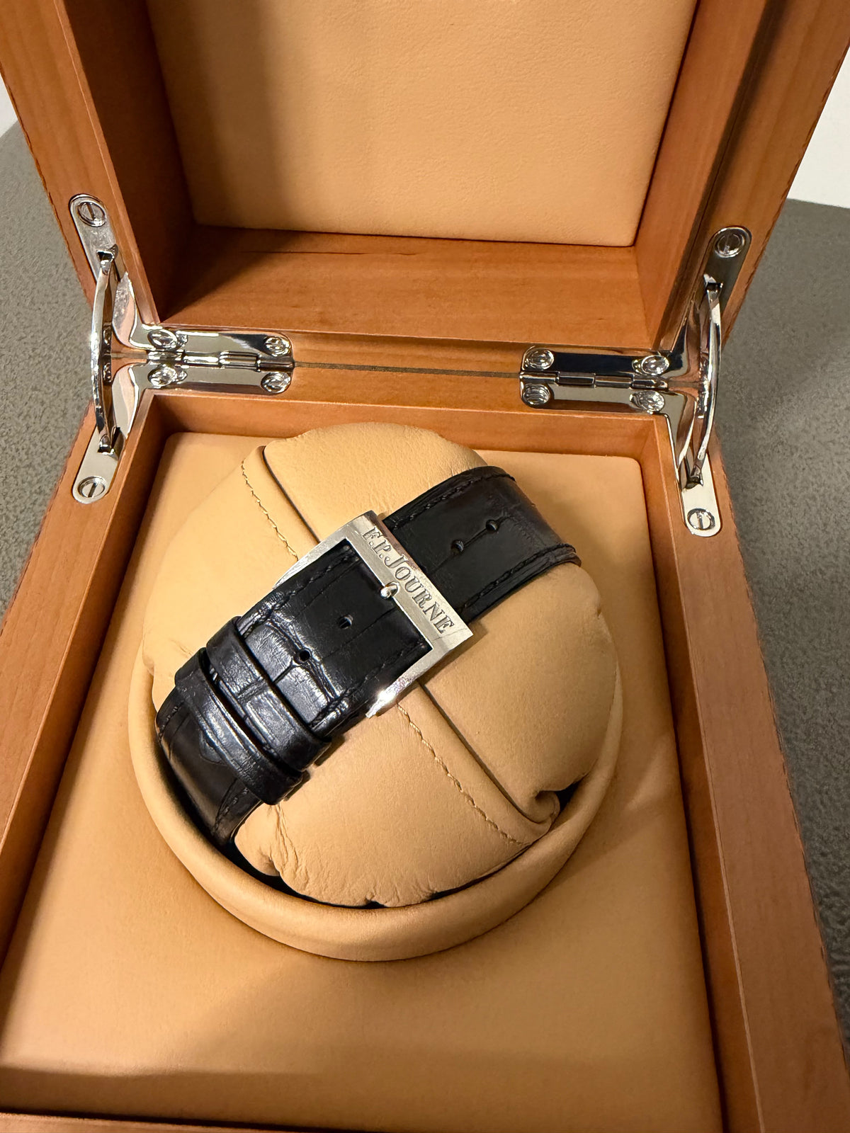FP Journe Octa De Marche Brass Movement 950PT Platinum Automatic 40mm Men’s 2025 Used Full Set