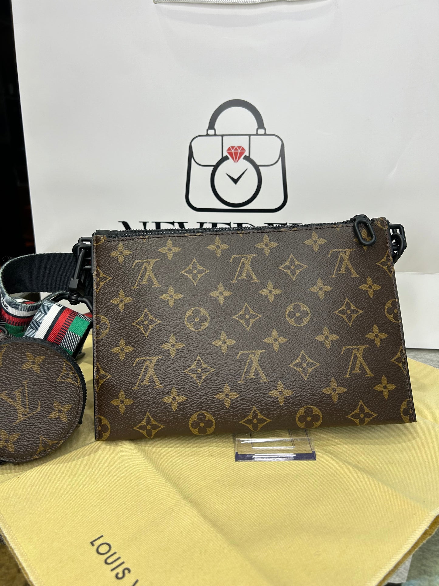 Louis Vuitton Trio Pouch Like New