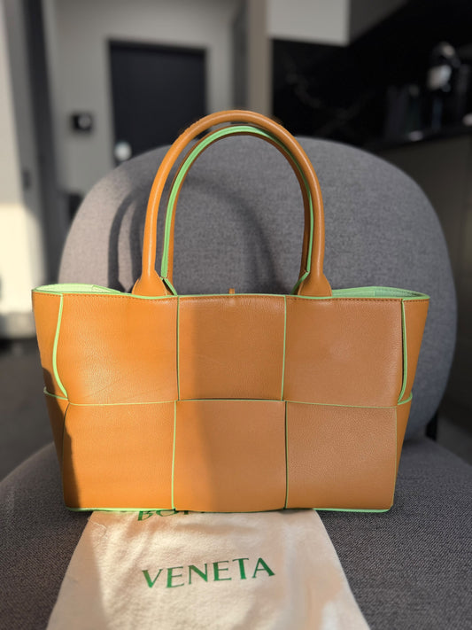 Bottega Veneta Small Arco Tote Bag – Tan/Green