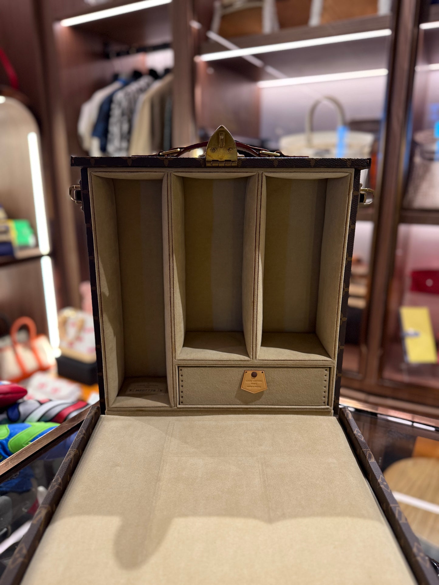 Louis Vuitton Wine Trunk Monogram Canvas M21830