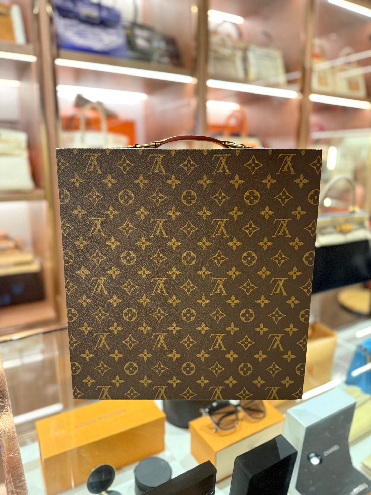 Louis Vuitton Wine Trunk Monogram Canvas M21830