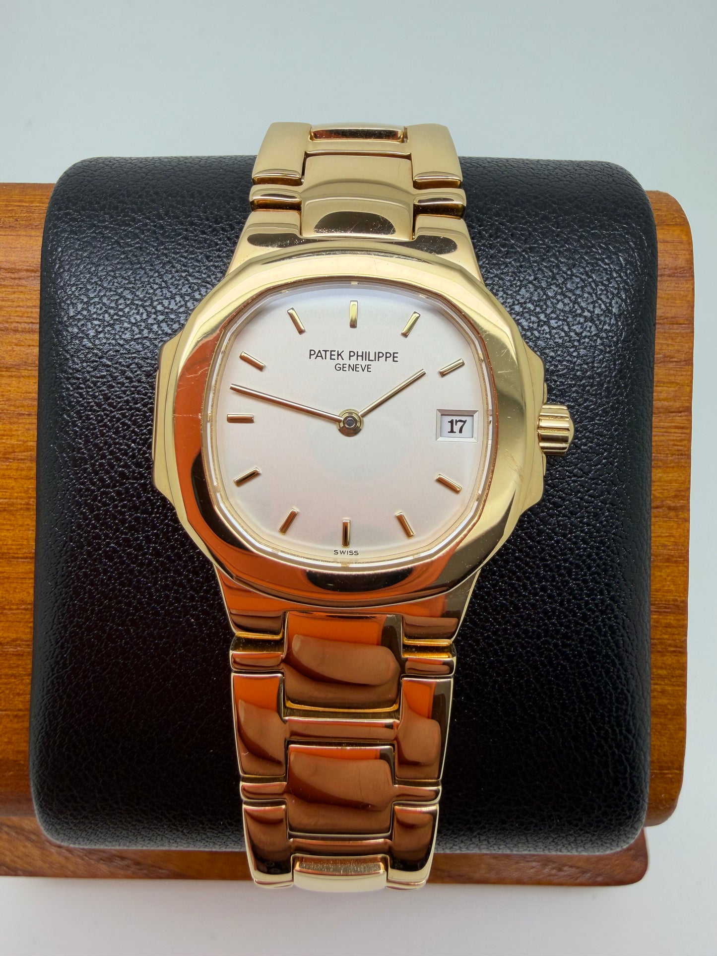 Patek Philippe Nautilus Ladies 27mm 18K Yellow Gold 4700/51 Ceramic Dial Quartz