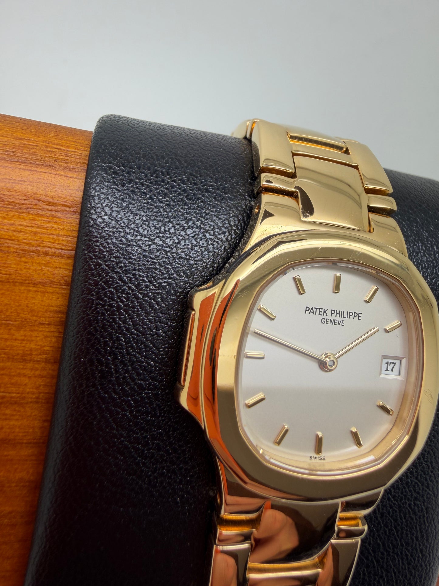 Patek Philippe Nautilus Ladies 27mm 18K Yellow Gold 4700/51 Ceramic Dial Quartz