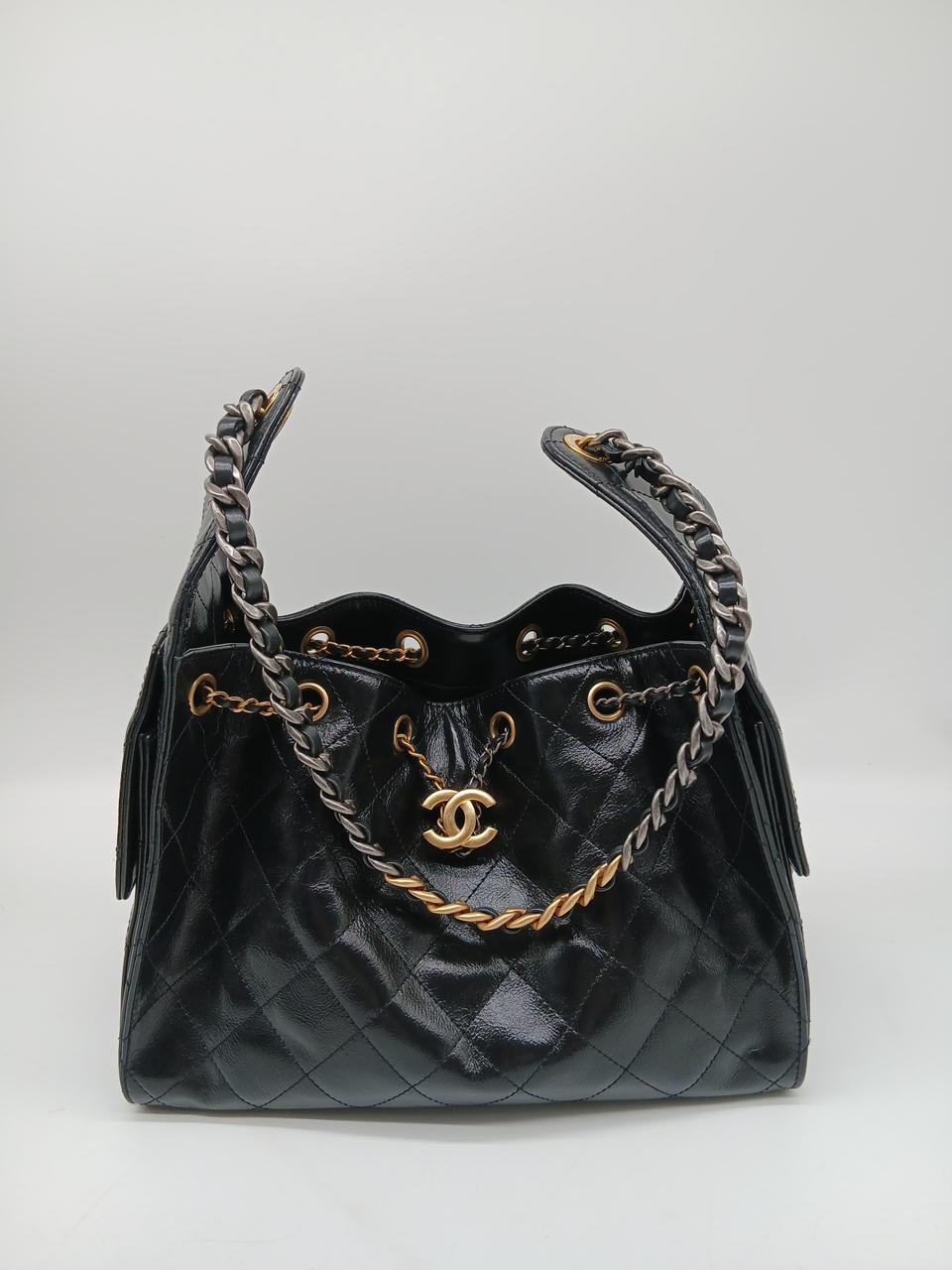 Chanel C25 Black Crumpled Calfskin leather In Excellent Condition
Inclusions: Dustbag Box