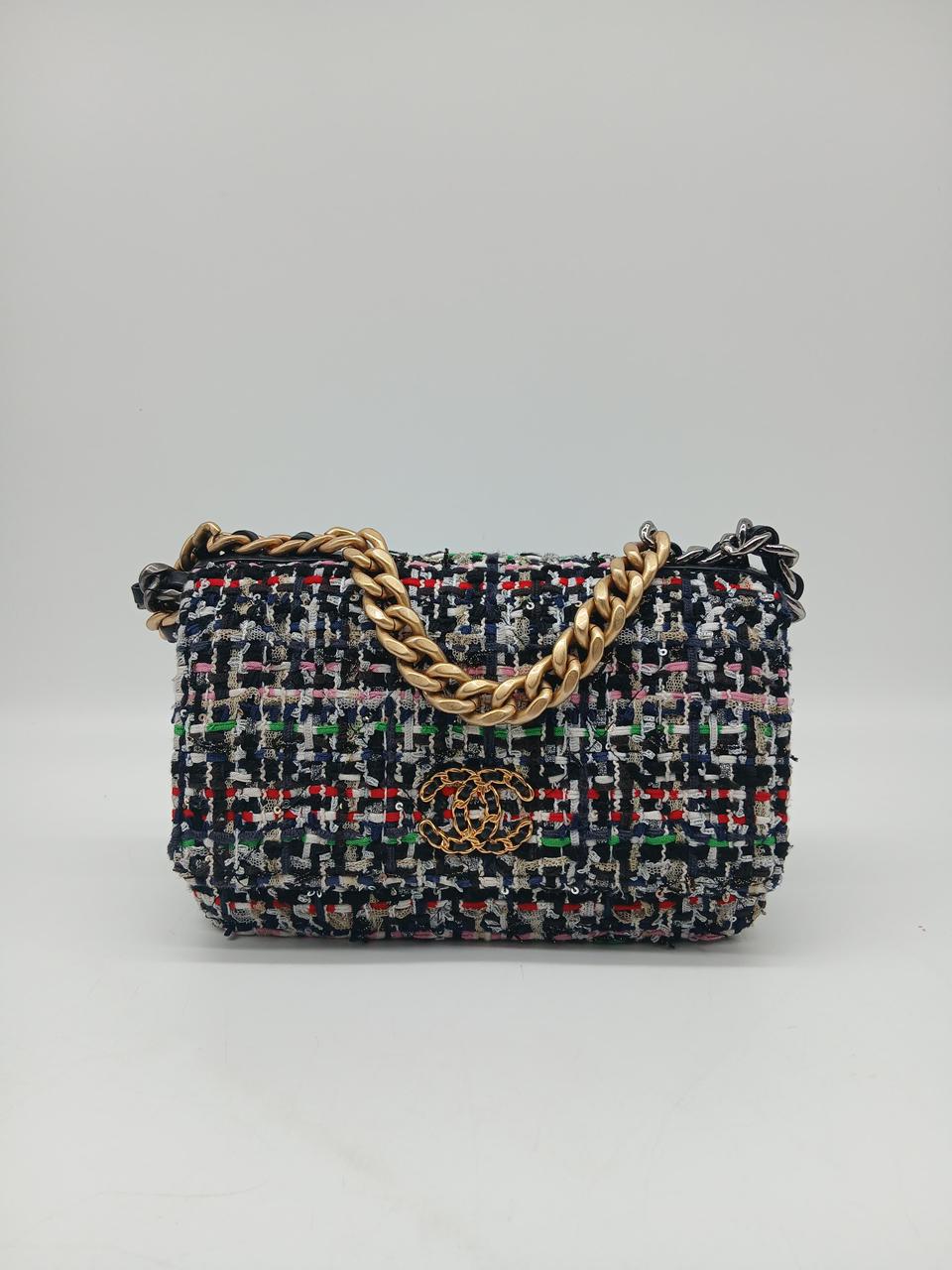 Chanel 19 Tweed Wallet in Chain
Microchipped
In Very Good Condition 
Inclusions: Dustbag, Box