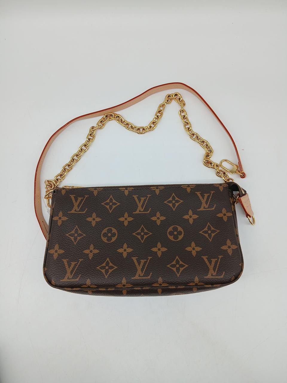 LV Pochette Accessories Monogram
In Excellent Condition
Inclusions: Dustbag, Extra Strap
