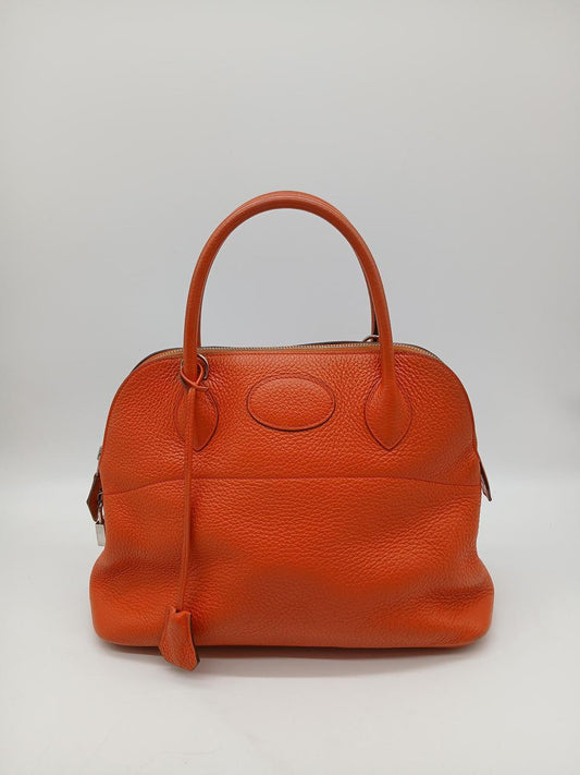 Hermès Bollide 31 Handbag in Potiron Orange Clemence leather
In Very Good Condition
Inclusions: Dustbag, Shoulder Strap, Lock and Key