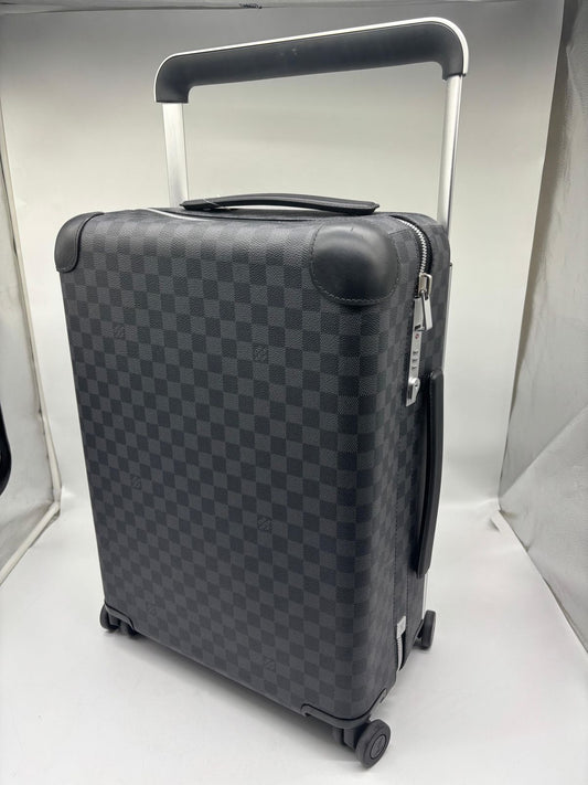 LV Damier Suitcase Horizon 50 (Carry On)
Very Good Condition 
No Inclusions