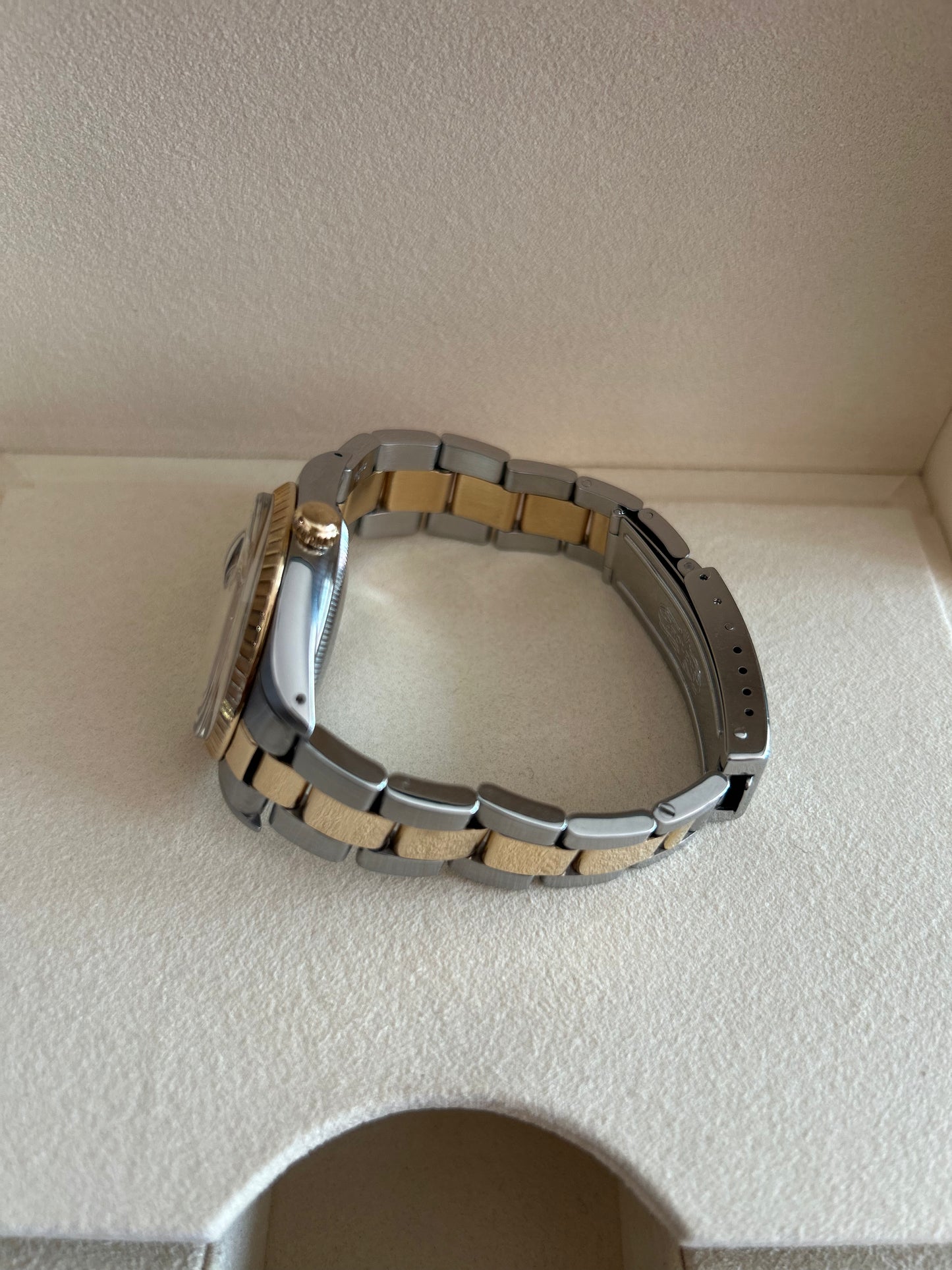 Rolex Oyster Perpetual Date 34mm Steel and Gold | 15053 | 1990 | Used | Box |