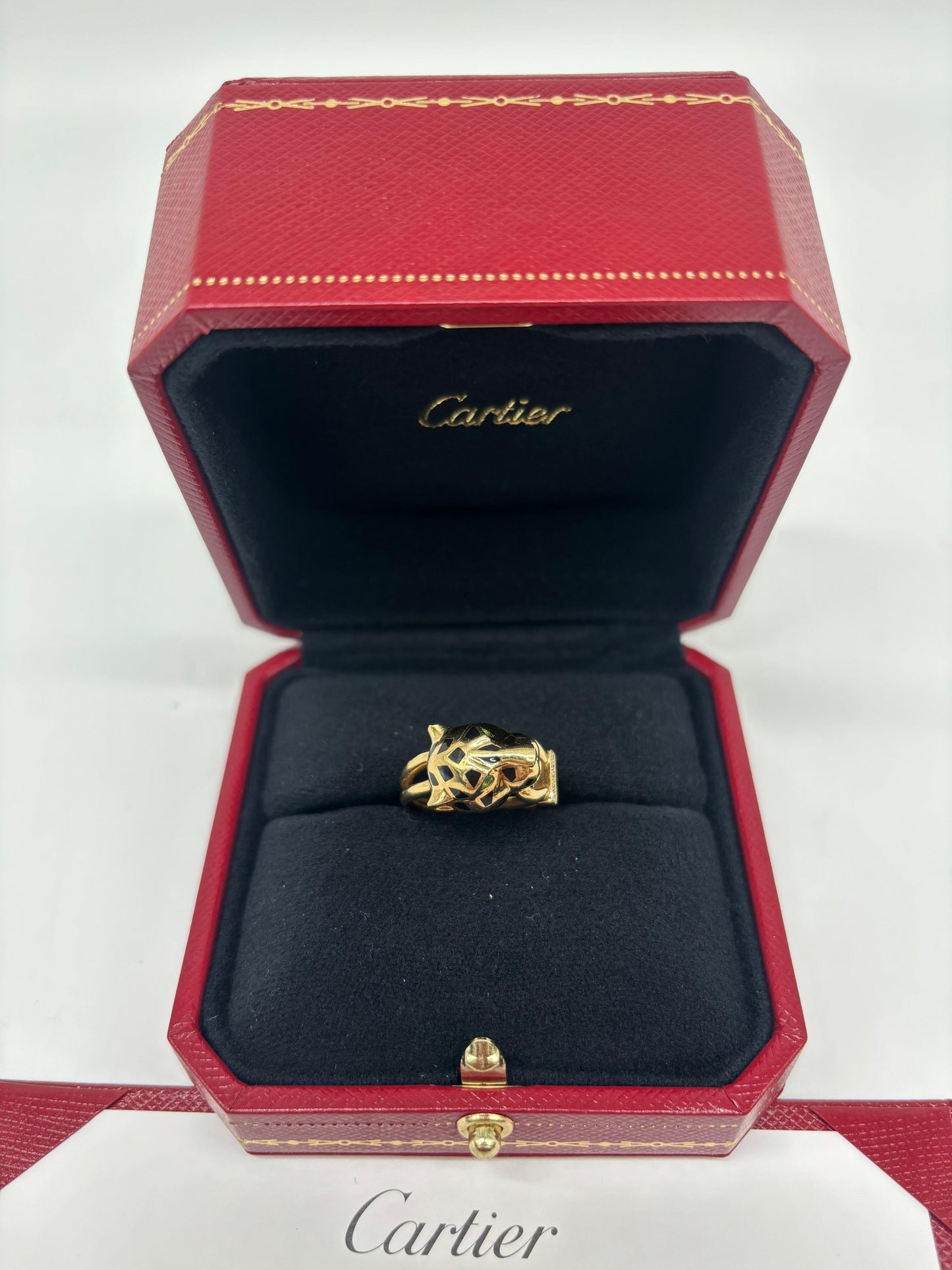 Cartièr Panthère de Cartièr ring with Diamonds YellowGold
Size: 52

Mint Condition

Comes with the box and certificate