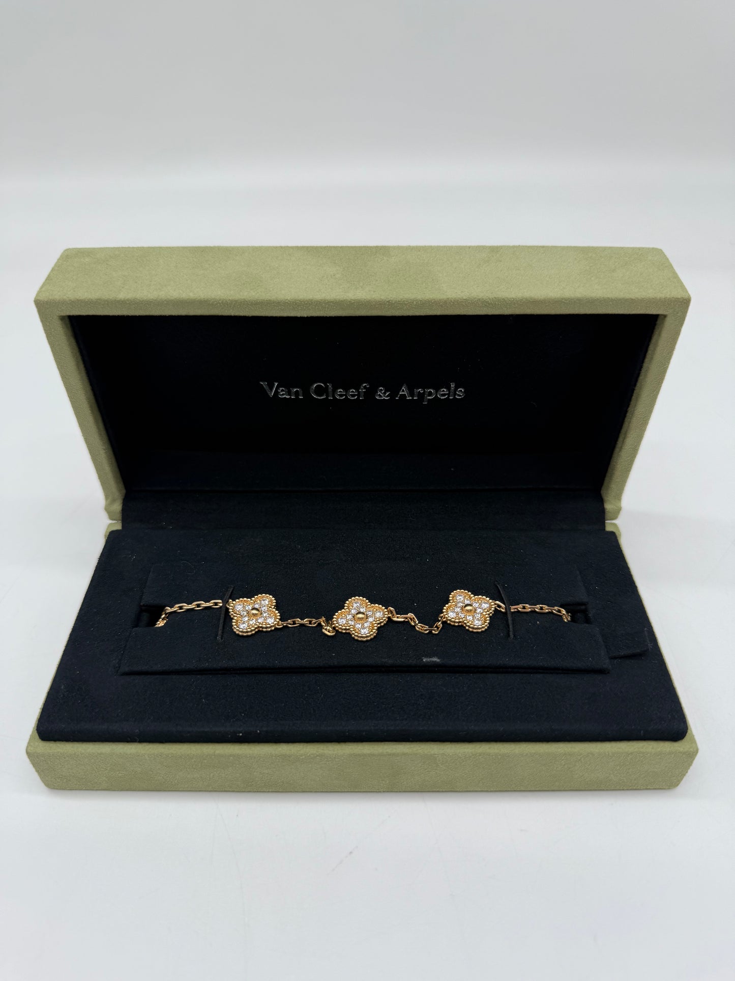 Van Cleef & Arpels Vintage Alhambra bracelet, 5 motifs Yellow Gold Full Set With Diamonds VCARA41400
