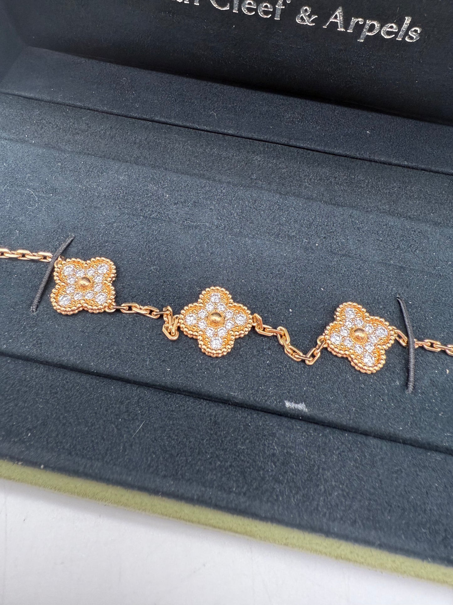 Van Cleef & Arpels Vintage Alhambra bracelet, 5 motifs Yellow Gold Full Set With Diamonds VCARA41400