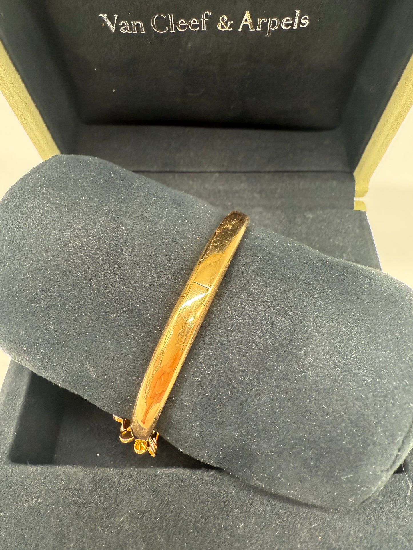 Van Cleef & Arpels Frivole bracelet, 7 flowers, medium model Yellow Gold VCARP6L200