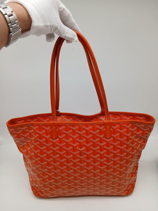 Goyard Artois PM Orange
In Very Good Condition
No Inclusions
