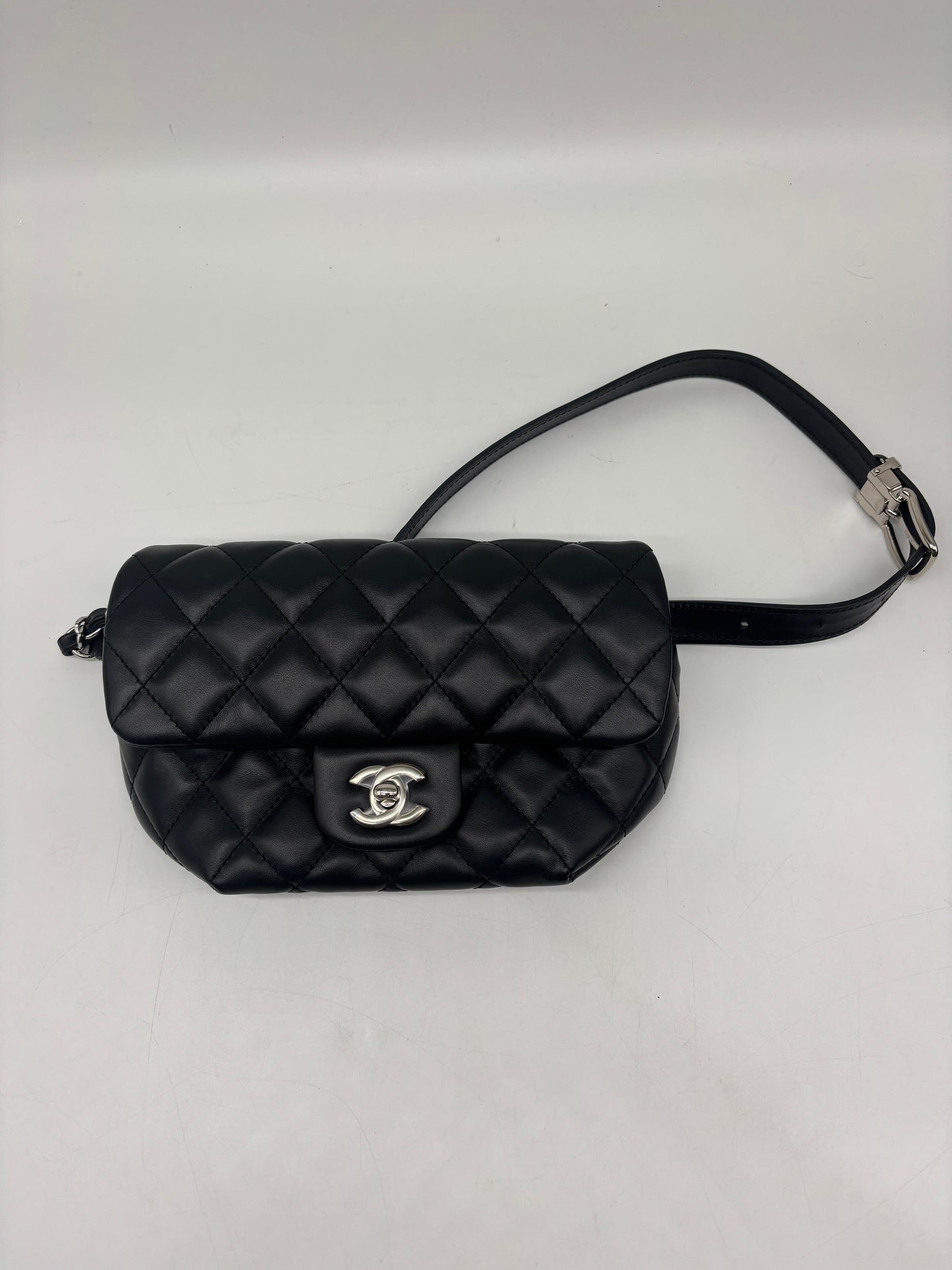Chanel Calfskin Quilted CC Uniform Flap beltbag black
Unused
No inclusions