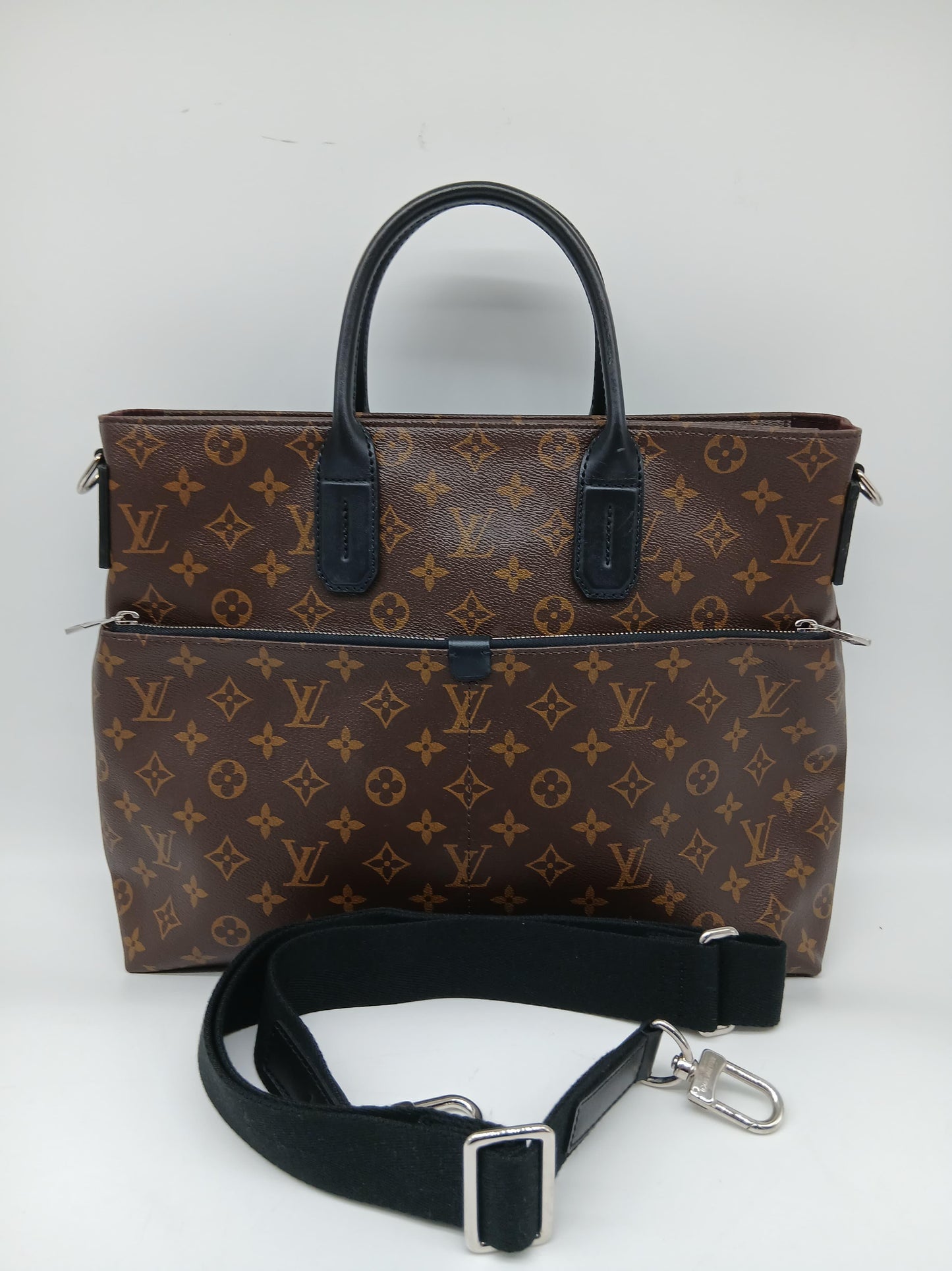 Louis Vuitton Monogram Macassar 7Days a Week Bag
Unused.
Inclusions: Dustbag