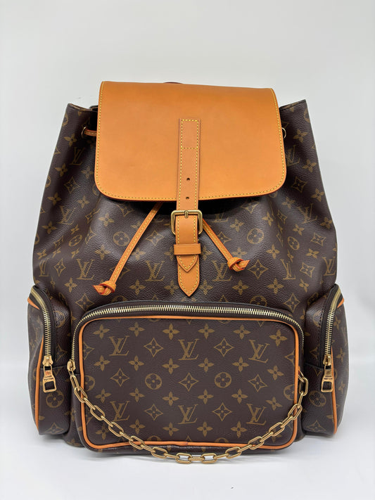 Louis Vuitton Gold Chain Monogram Trio Backpack Travel Bag
Unused
Inclusions: Dustbag