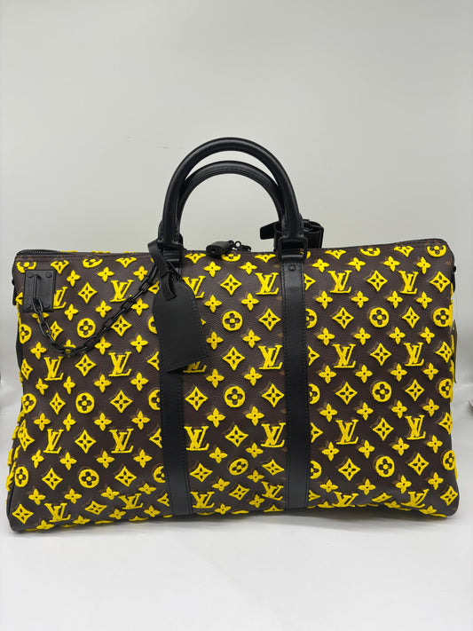 Louis Vuitton Keepall 50 Triangle Yellow Noir Monogram Tuffetage Duffel Bag
Unused
Inclusions: Strap, Dustbag