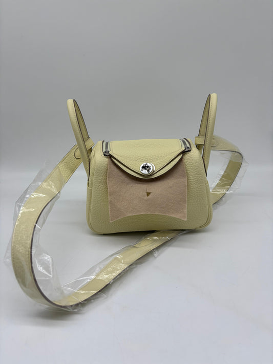 Hermès Lindy Mini Jaune Milton Taurillon Clemence leather Shoulder Bag
Unused
Inclusions: Box, Dustbag, Store Receipt