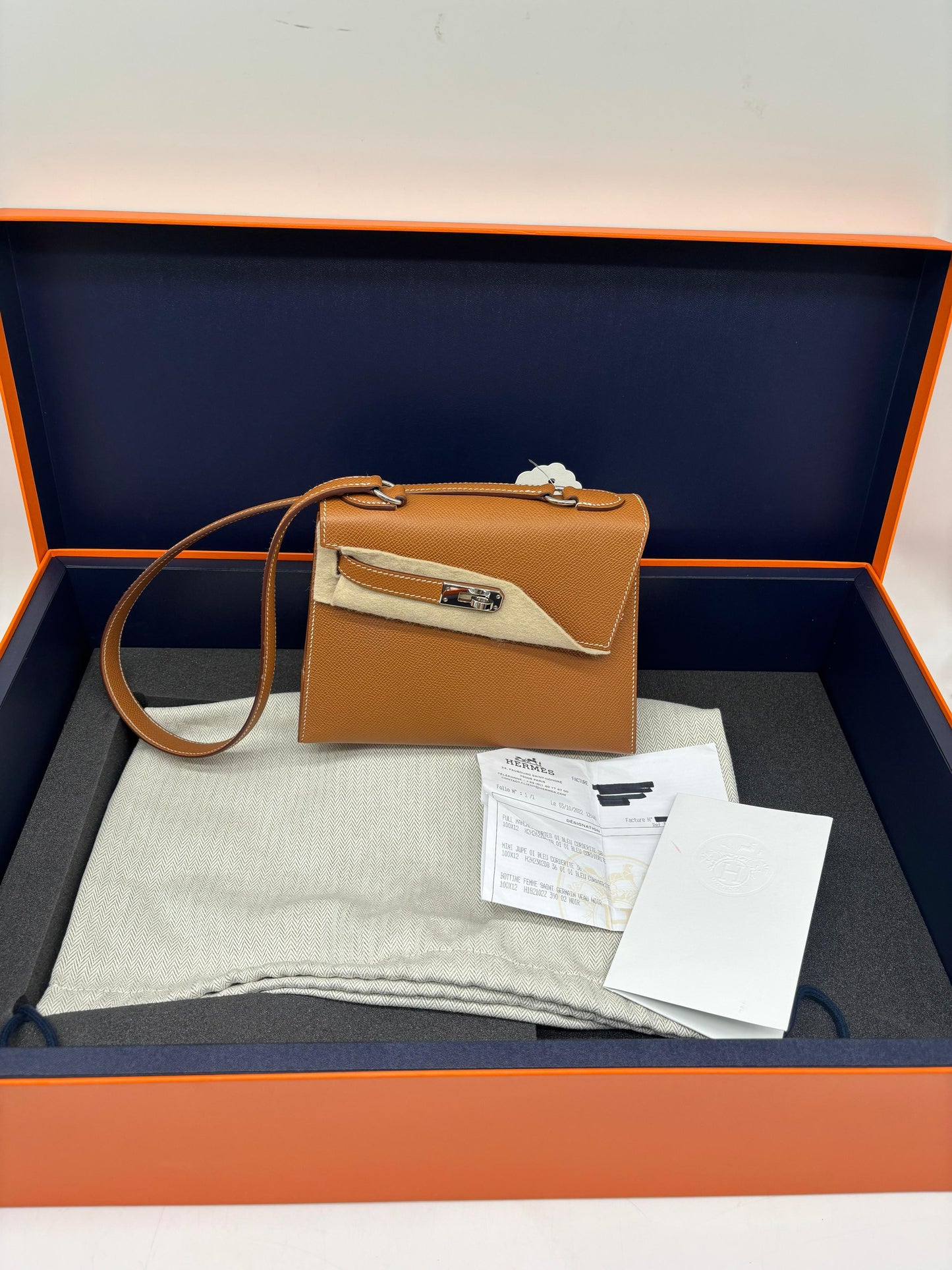 Hermès Kelly 20 En Desorde Epsom Leather
Like New Full Set With Store Receipt