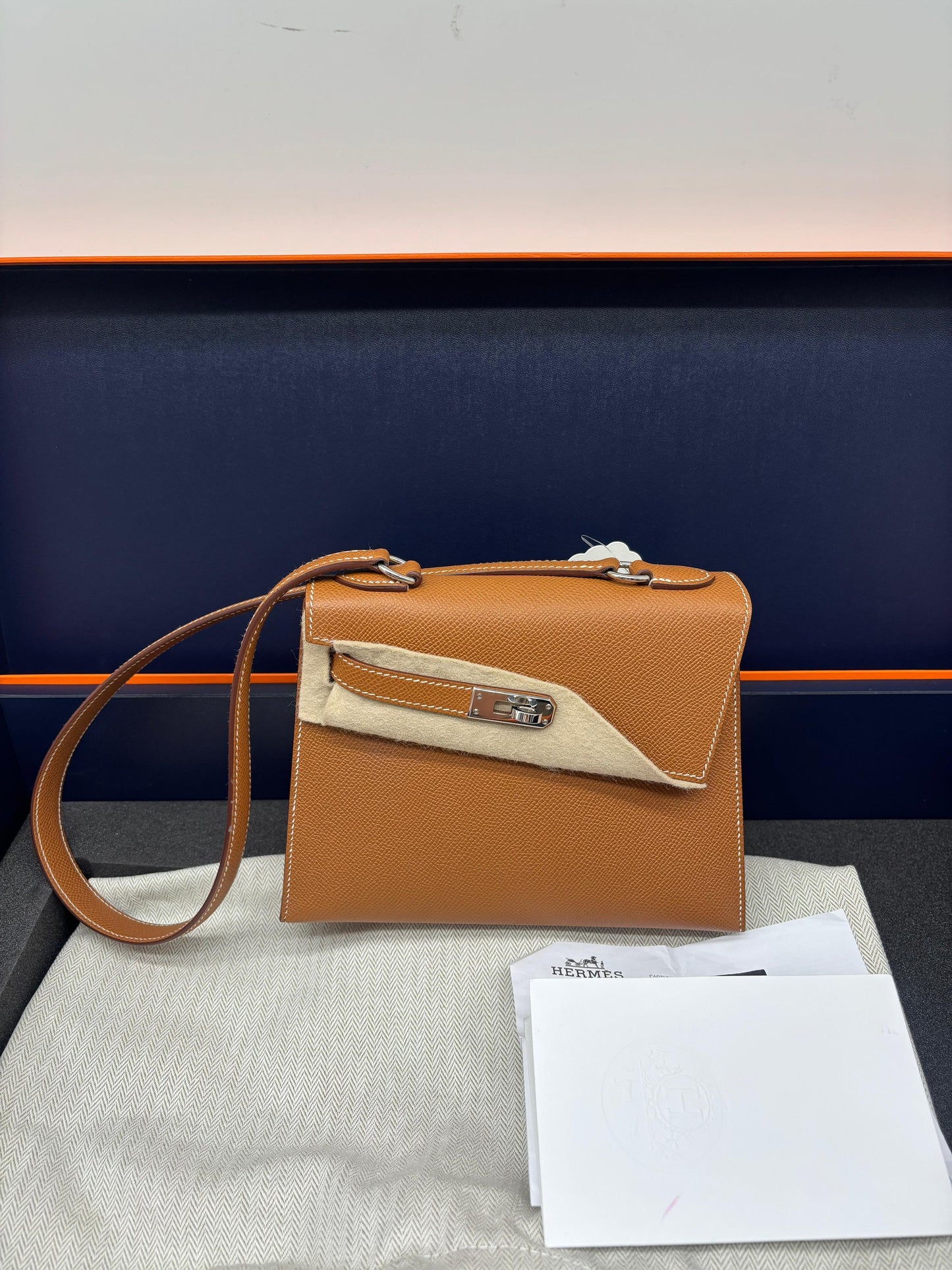 Hermès Kelly 20 En Desorde Epsom Leather
Like New Full Set With Store Receipt