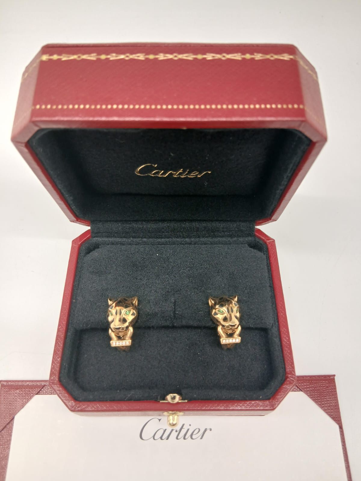 Cartièr Panthère de Cartier earrings with Diamonds

Mint condition

Comes with box and certificate