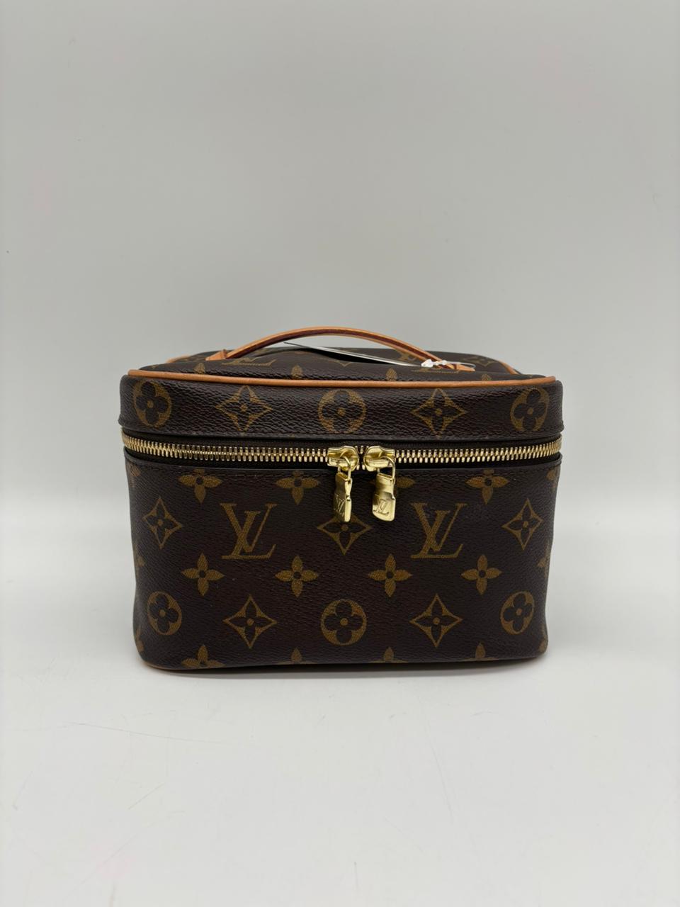 LV Monogram Toiletry Make-Up bag
In Excellent condition
Inclusions: Dustbag
