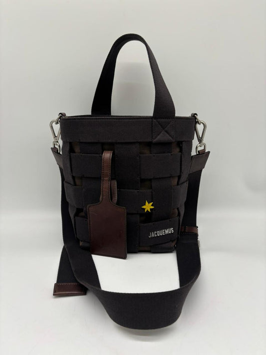 Jacquemus Bucket Brown Bag
In Excellent Condition
No Inclusions