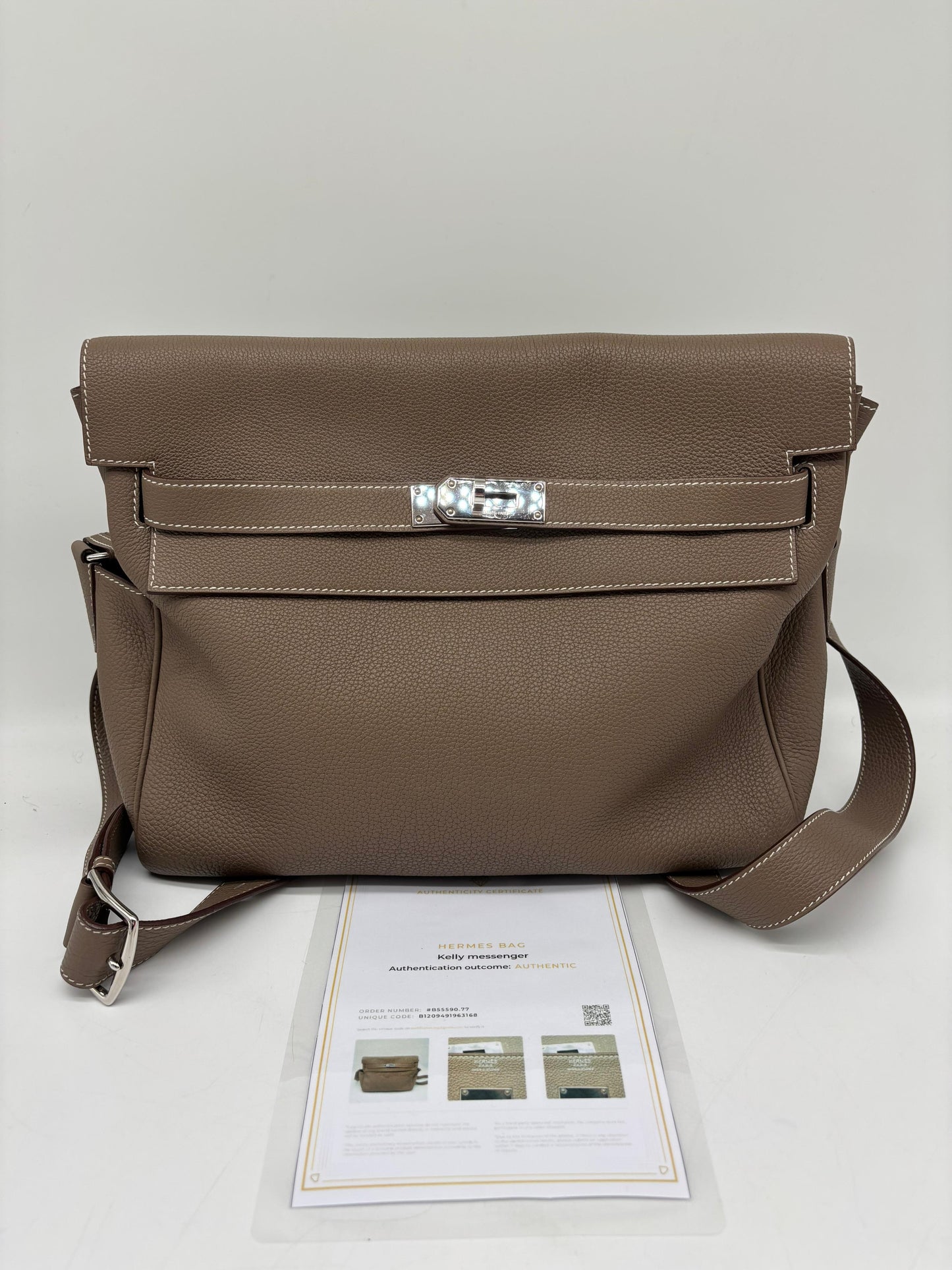 Hermès Kelly Messenger Alezan Evercolor PHW PM
In Excellent Condition
No Inclusions