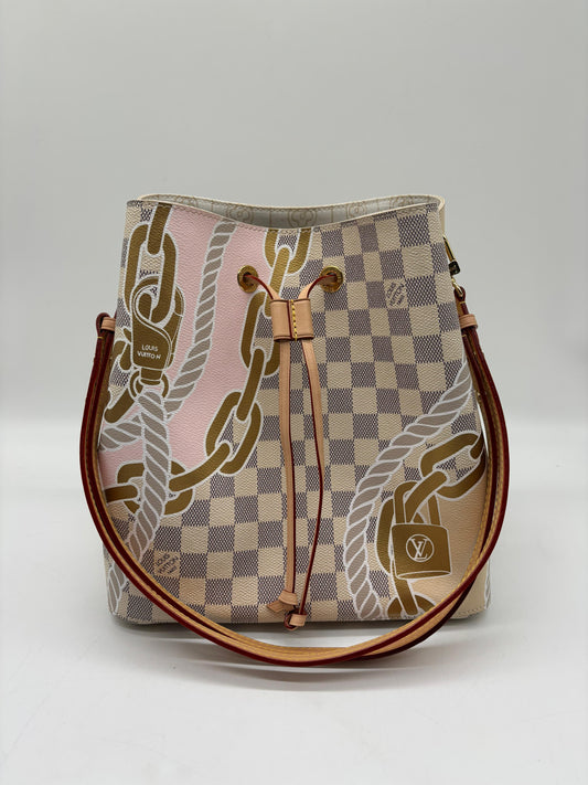 Louis Vuitton NeoNoe MM Bucket Damier Azure Canvas With Chain print
In Pristine Condition
Inclusions: Dustbag