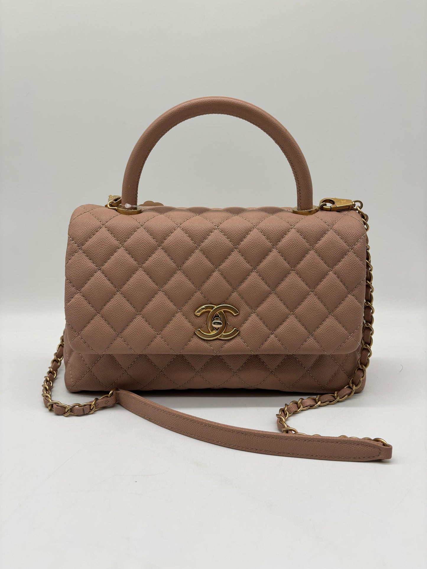 Chanel Coco Handle Bag beige Size 30
In Excellent Condition
No Inclusions