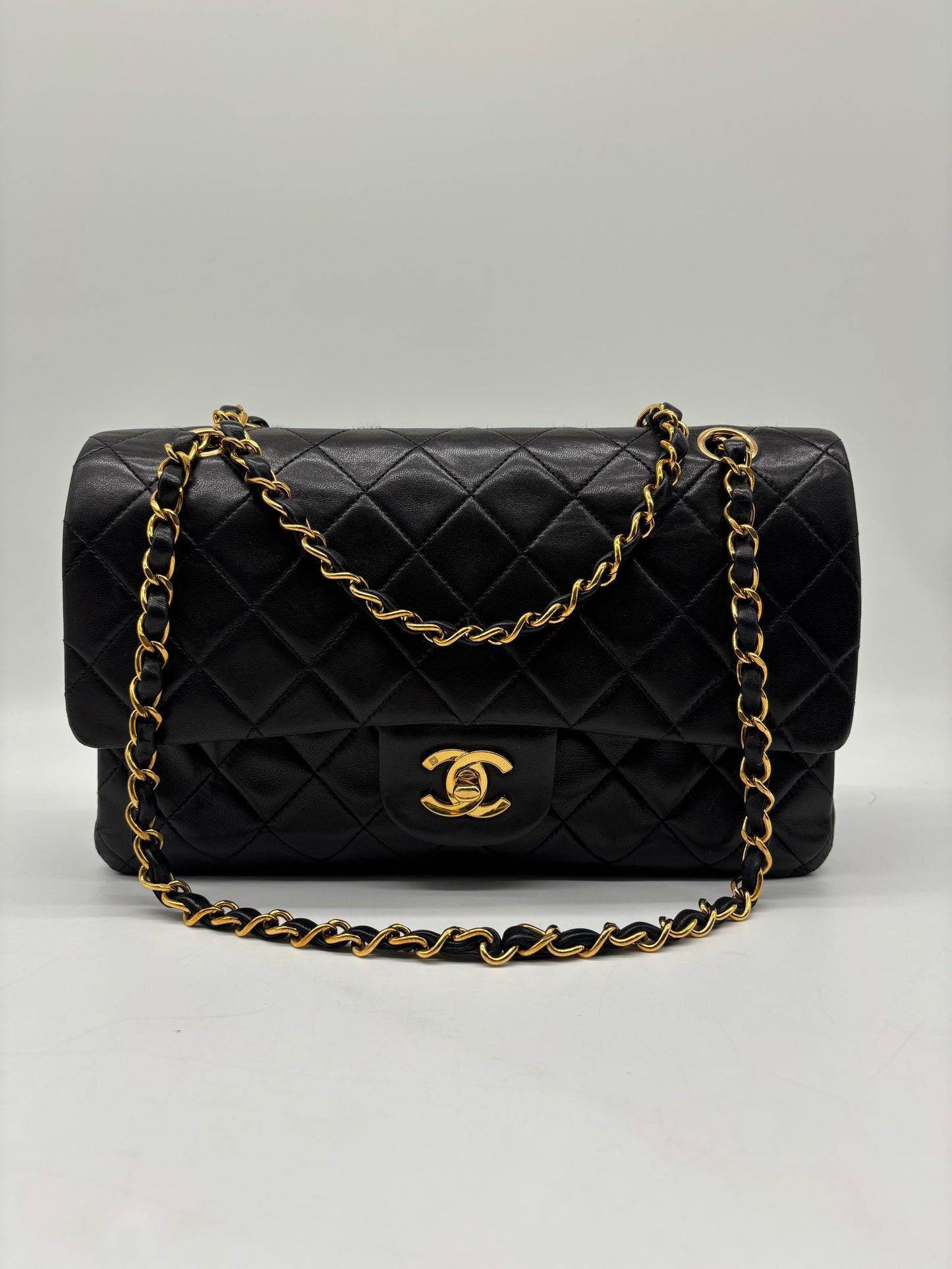 Chanel Classic Double Flap Medium 25 in Black Lambskin Leather and Gold HW
In Excellent Condition
Inclusions: Dustbag, Box, Authenticity Card